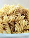 Ensalada de pasta con pollo fría