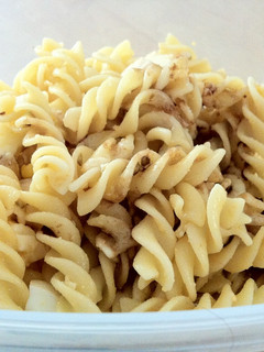 Una foto de Ensalada de pasta con pollo fría