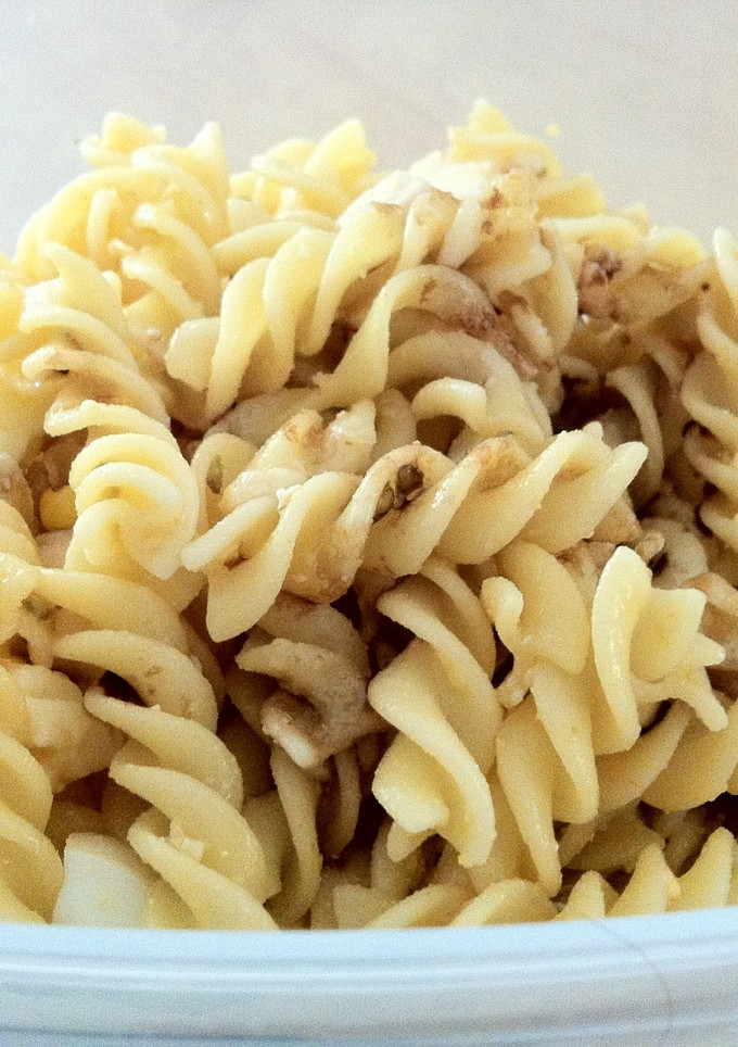 Una foto de Ensalada de pasta con pollo fría