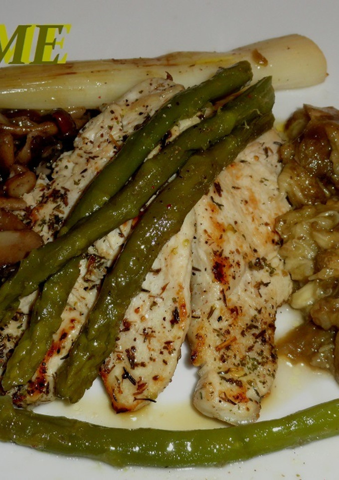 Una foto de Filetes de pavo con hortalizas asadas