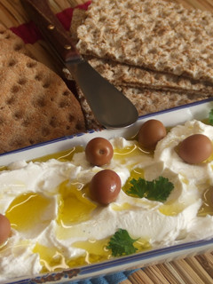 Una foto de Labneh: queso de yogur griego fácil