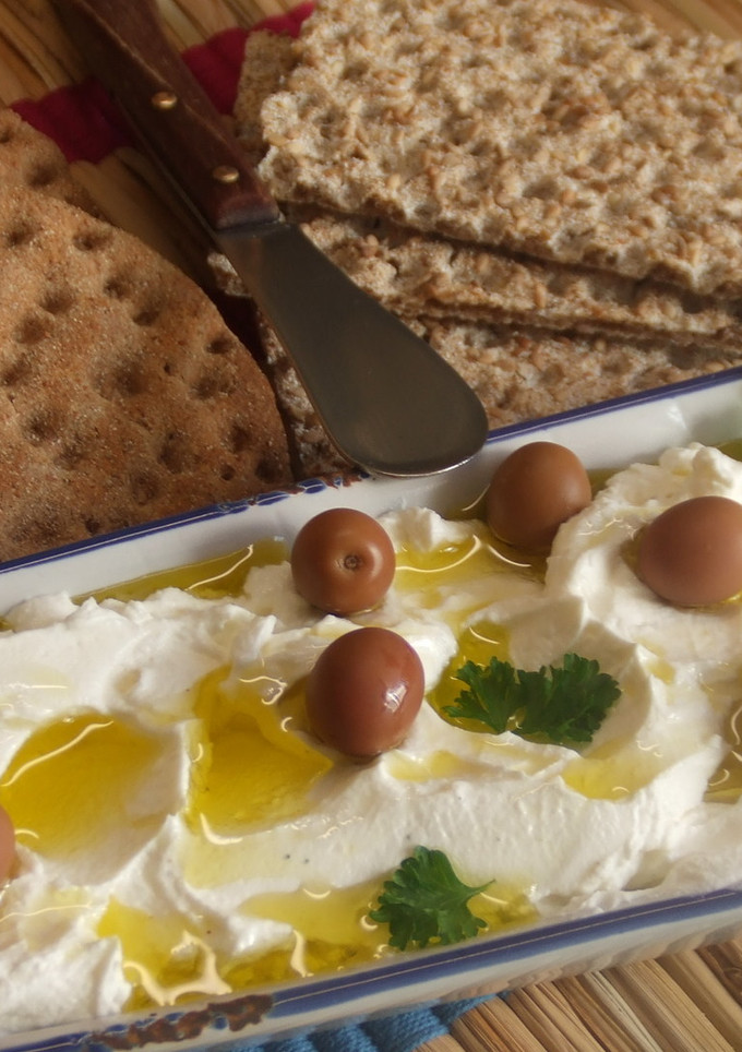 Una foto de Labneh: queso de yogur griego fácil