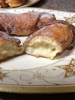 Una foto de Xuxos de crema pastelera y azúcar