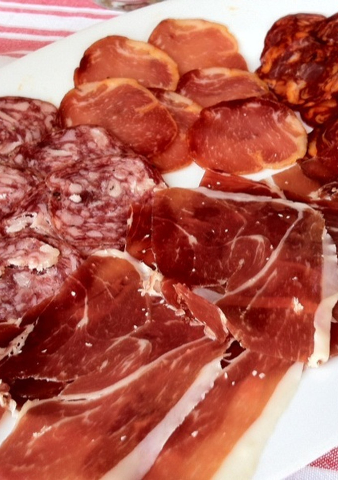 Una foto de Plato de ibérico