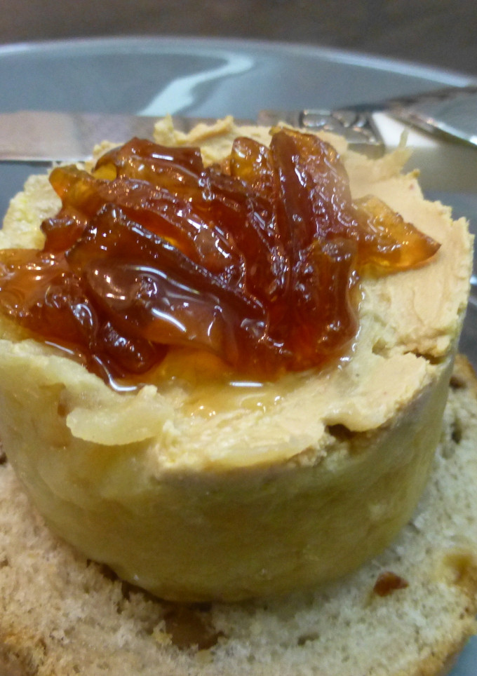 Una foto de Entrante de manzana, foie y cebolla caramelizada