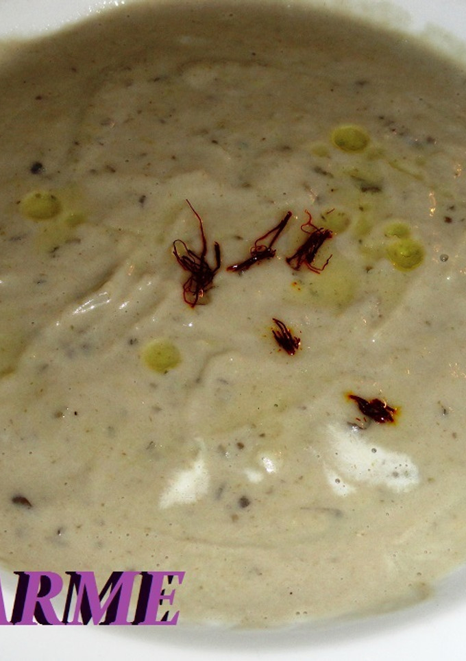 Una foto de Crema de berenjena al azafrán