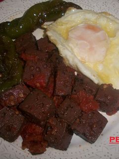 Una foto de Sangre frita con pimientos italianos