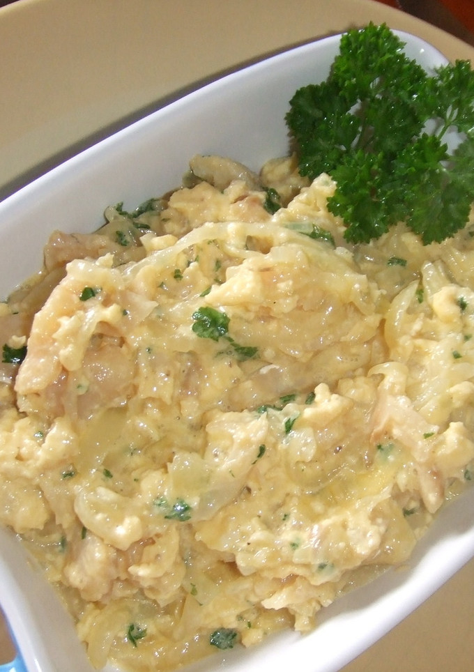Una foto de Revuelto de bacalao con cebolletas