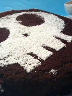 Una foto de Bizcocho de chocolate de Halloween decorado