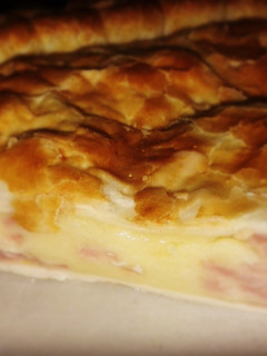 Una foto de Tarta de jamón y queso fácil