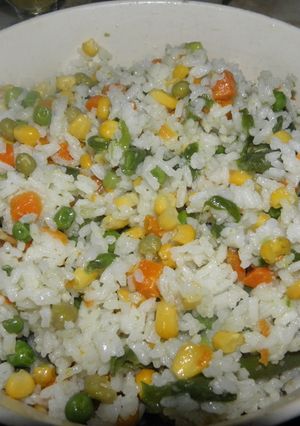 Una foto de Ensalada de arroz a la jardinera