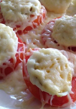 Una foto de Tomates gratinados con huevo duro
