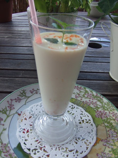 Una foto de Batido al sabor de naranja y pimienta rosa