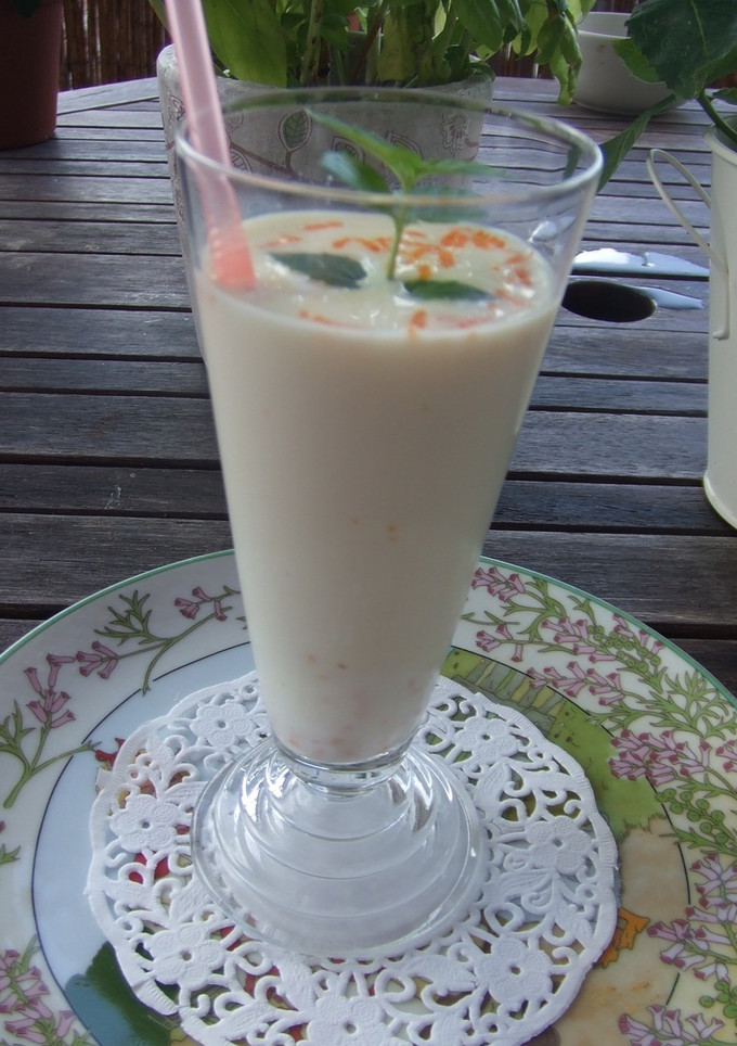 Una foto de Batido al sabor de naranja y pimienta rosa