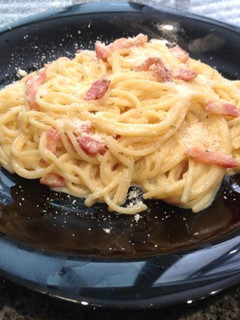 Una foto de Espaguetis a la carbonara de carmen