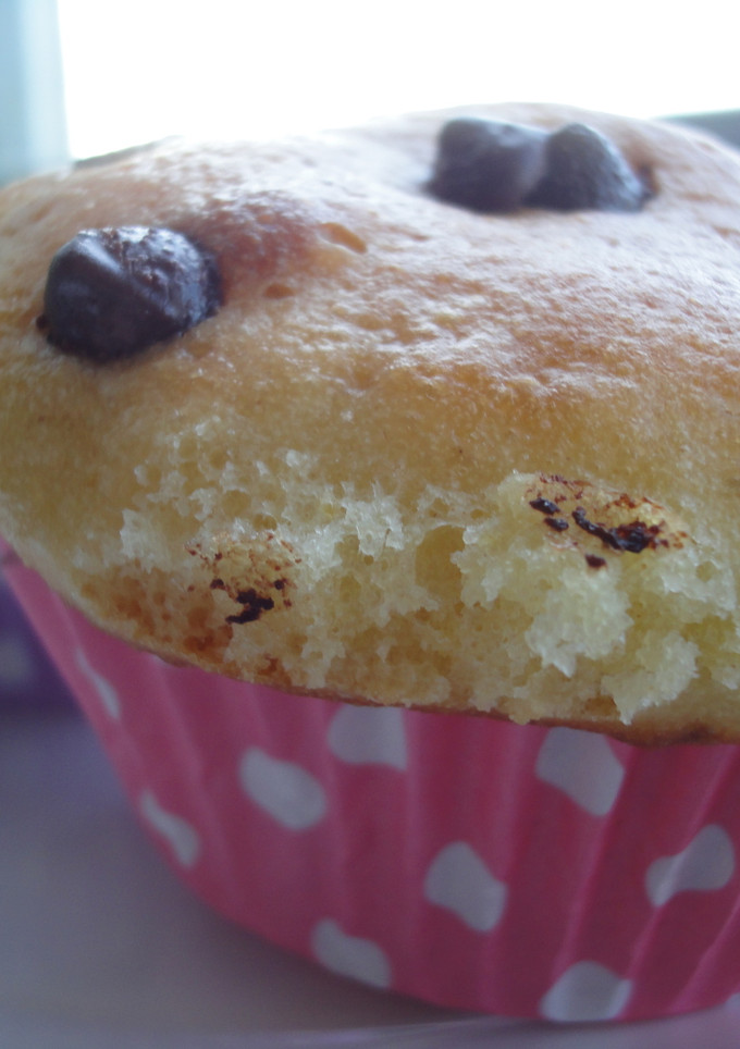 Una foto de Muffins de yogur y perlitas de chocolate
