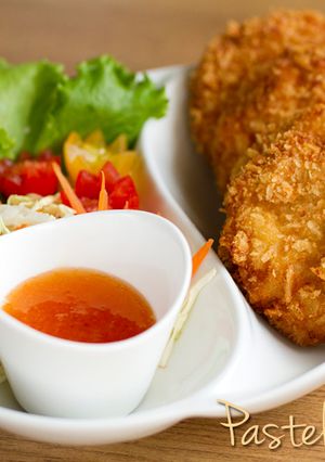 Una foto de Pastel de marisco frito con salsa agridulce