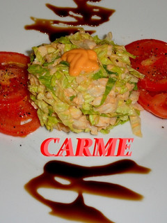 Una foto de Timbal de merluza con salsa cocktail