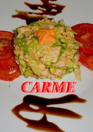 Una foto de Timbal de merluza con salsa cocktail