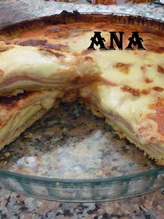 Una foto de Tarta de paleta y queso con crema de cebolla