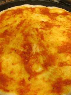 Una foto de Pizza con harina Pureza con levadura (prepizza fácil y rápida)