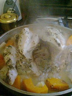 Una foto de Pollo guisado en su caldo