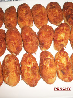 Una foto de Croquetas de gambas y setas al ajillo