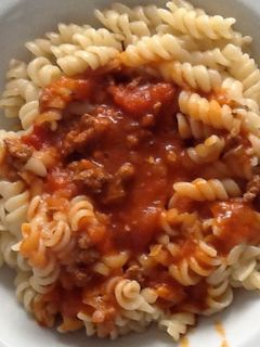 Una foto de Fusilli con salsa bolognesa