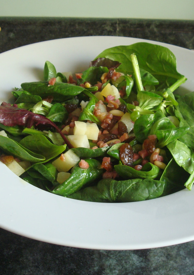 Una foto de Ensalada templada de canónigos
