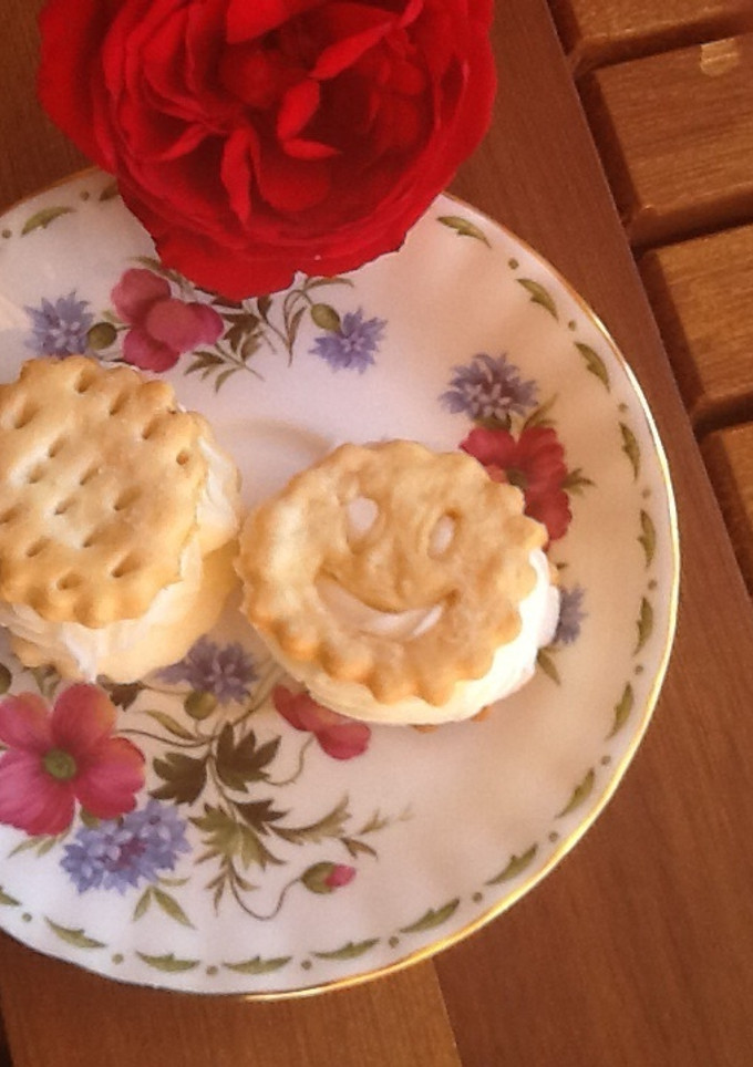 Una foto de Galletitas saladas con crema de limón