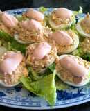 Huevos rellenos de salmón ahumado, atún y salsa rosa