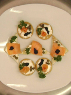 Una foto de Canapés de salmón y caviar