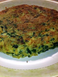 Una foto de Tortilla de espinacas, cebolla y queso