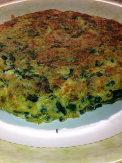 Una foto de Tortilla de espinacas, cebolla y queso