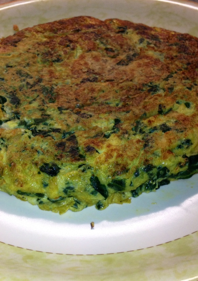 Una foto de Tortilla de espinacas, cebolla y queso
