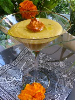 Una foto de Crema de garbanzos con puré de pimientos