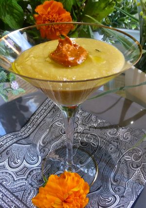 Una foto de Crema de garbanzos con puré de pimientos