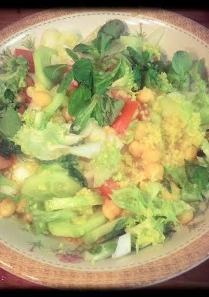 Una foto de Ensalada de garbanzos y cous-cous