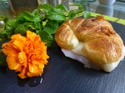 Una foto de croissant dulce