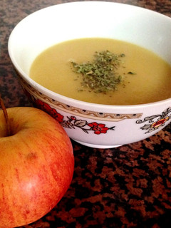 Una foto de Crema de verdura con un toque manzana