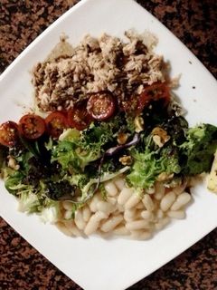Una foto de Popurrí de ensalada de alubias