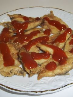 Una foto de Boquerones dorados y salsa brava
