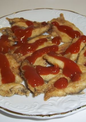 Una foto de Boquerones dorados y salsa brava