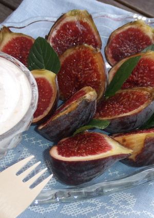 Una foto de Higos con salsa de mandarina