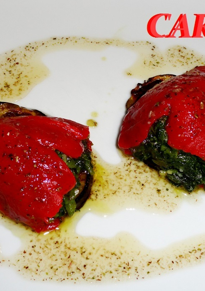 Una foto de Pimientos del piquillo rellenos de acelgas al queso azul