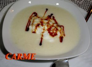 Una foto de Sopa dulce de melón con iceberg flotante