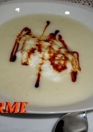 Una foto de Sopa dulce de melón con iceberg flotante