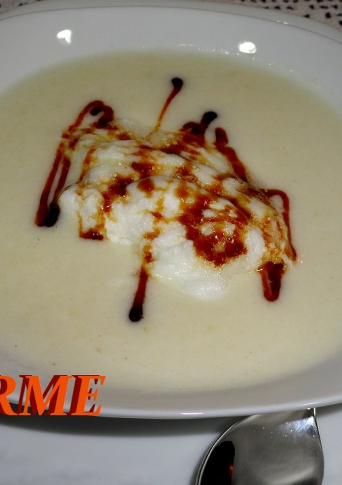 Una foto de Sopa dulce de melón con iceberg flotante