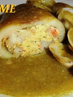 Una foto de Calamares rellenos de revuelto de langostinos