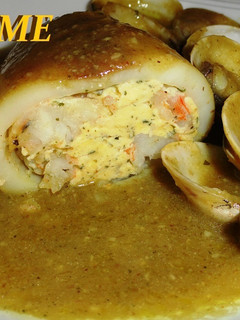 Una foto de Calamares rellenos de revuelto de langostinos